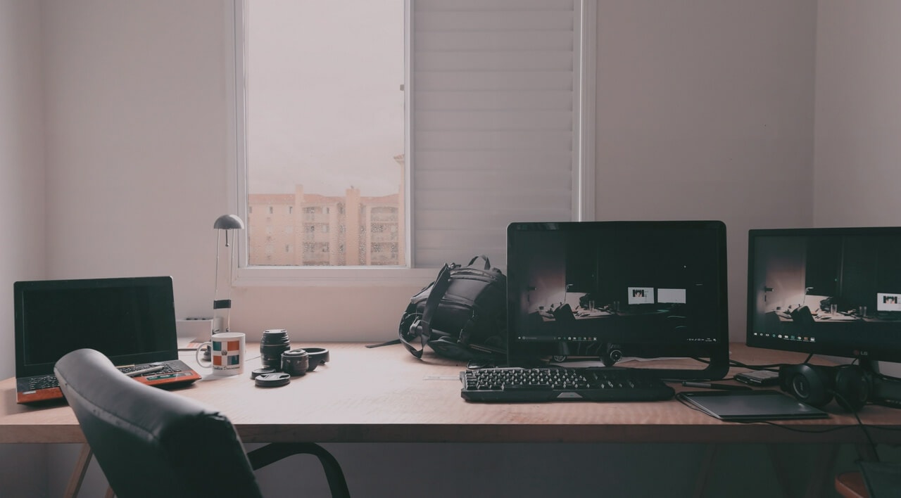 A desk in an office with an empty chair. Photo by Pedro Henrique Santos.